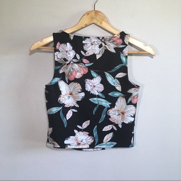 Peek-A-Boo Scuba Cut Out Black Floral Crop Top - Picture 8 of 8